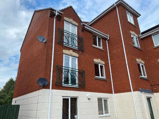 Flat for rent in Heath Park, Park Village