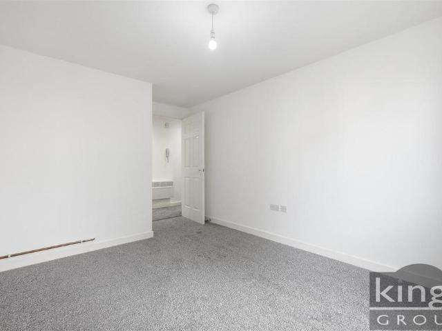Apartment for rent in Ponders End, Greater London