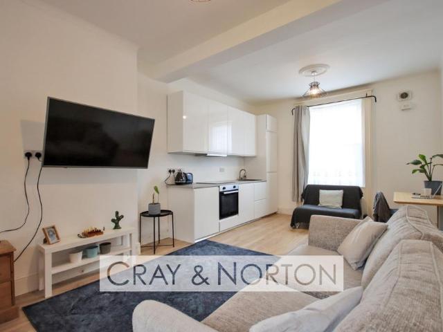 Flat for rent in London Borough of Croydon, Isle Of Man