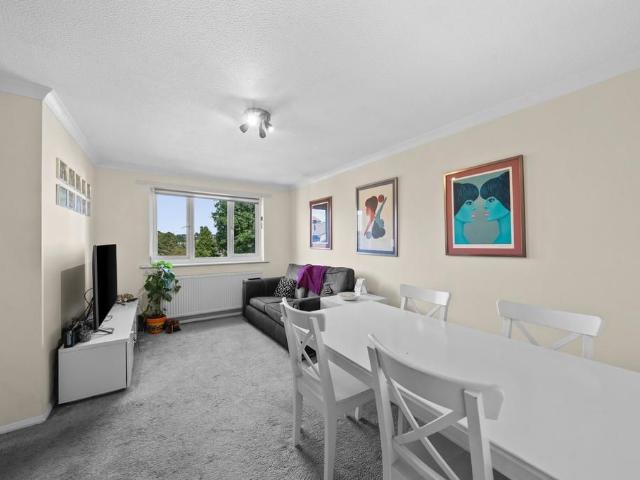 Apartment for rent in Dudden Hill, Greater London