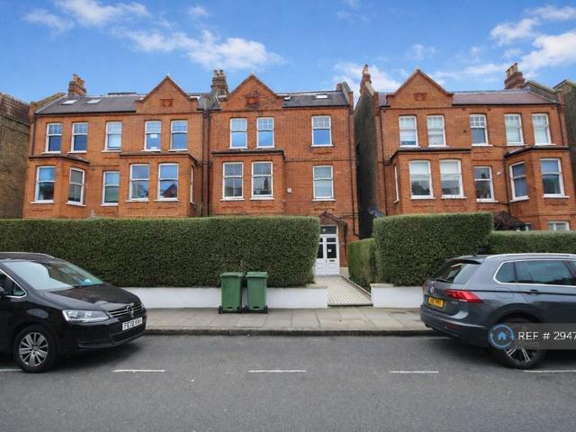 Flat for rent in South Hampstead, Greater London