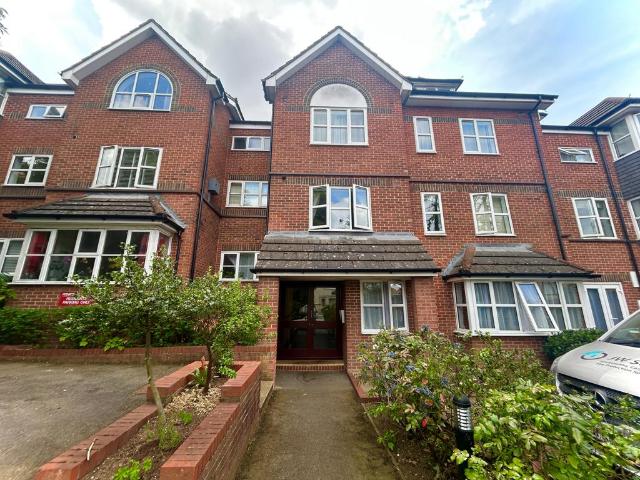 Flat for rent in Carshalton Beeches, Greater London