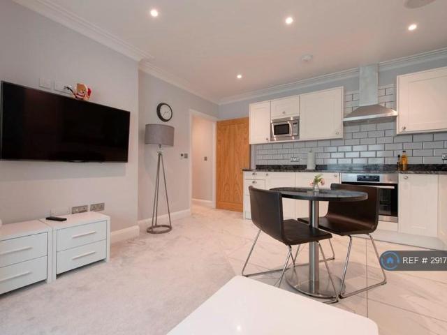 Apartment for rent in Navestock Side, Essex