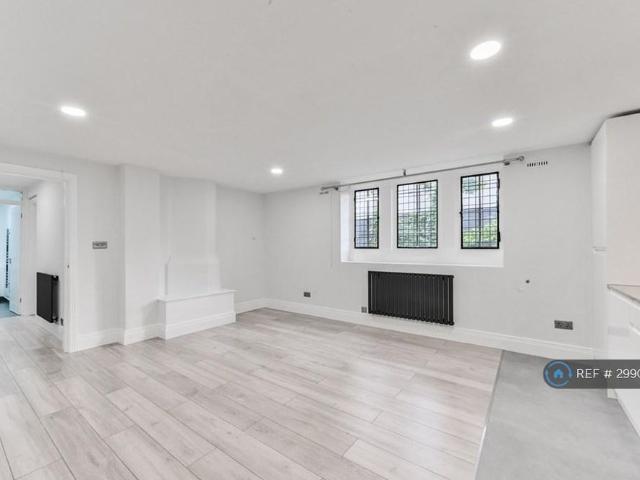 Apartment for rent in Edmonton, Greater London