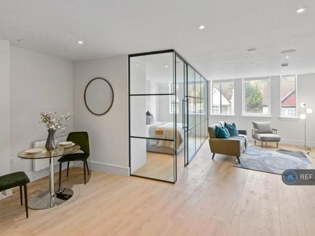 Apartment for rent in London Borough of Croydon, Purley