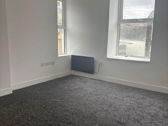 Flat for rent in Pontardawe, Pontardawe, Clydach
