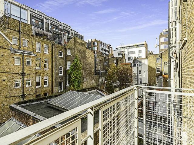Apartment for rent in Saint Giles, Cat Hill
