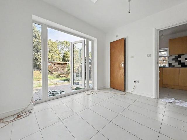 Apartment for rent in London Borough of Hounslow, Heston