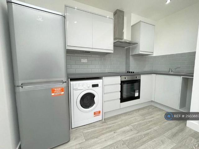 Apartment for rent in Chapel End, Highams Park