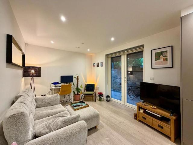 Apartment for rent in London Borough of Lewisham, Forest Hill