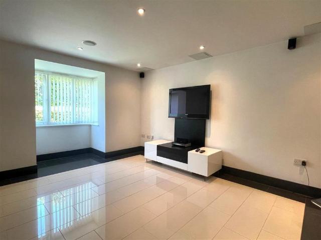 Apartment for rent in Kingswood