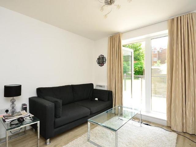 Apartment for rent in Horsell, Woking