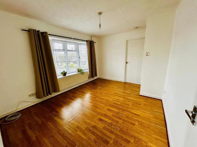 Apartment for rent in Coedffranc, Skewen