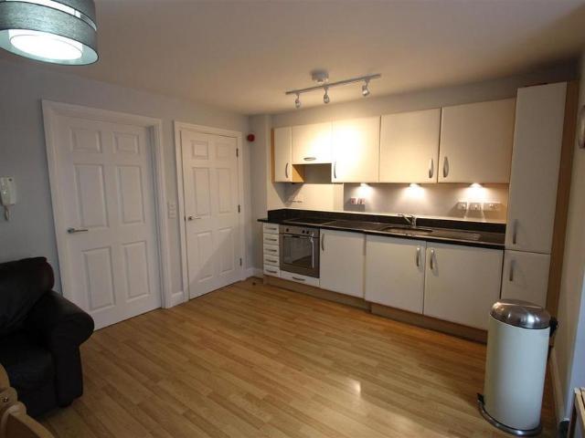 Apartment for rent in St Clement's, The Slade