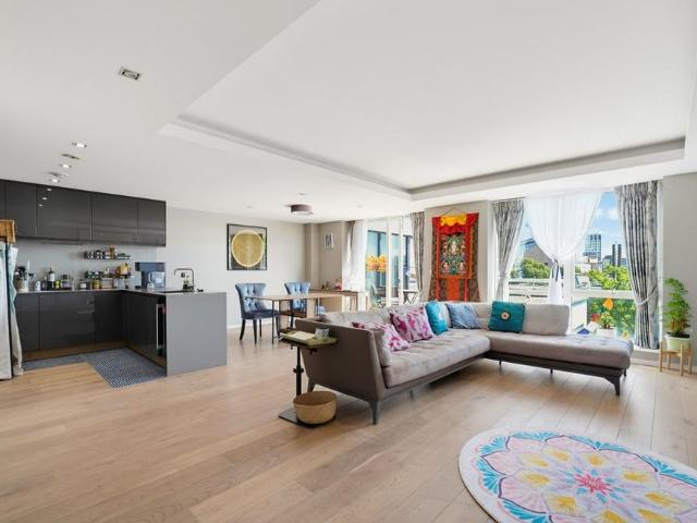 Apartment for rent in Walham Green, Greater London