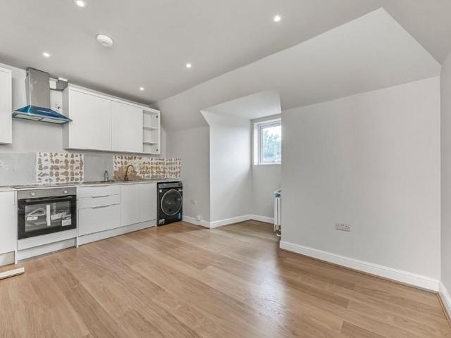 Apartment for rent in Clifton Estate, Greater London