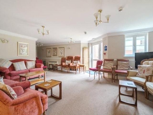 Apartment for rent in Lightwater, Surrey Heath