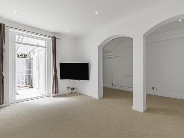 Flat for rent in Kensington, Greater London