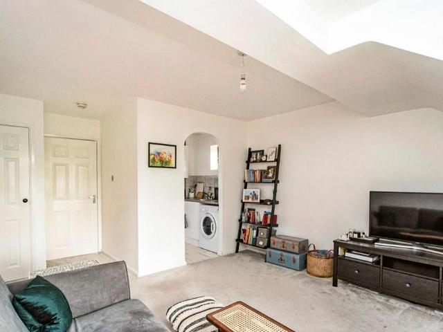 Apartment for rent in Holywell Estate, North Watford