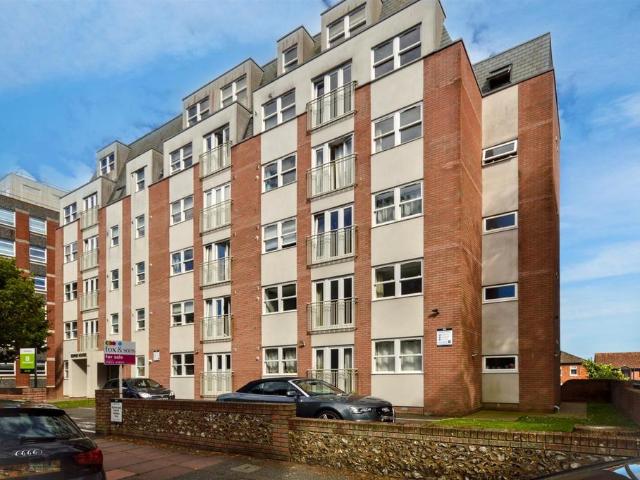 Flat for rent in Upperton, Eastbourne