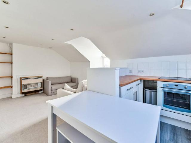Flat for rent in Chalk Farm, Primrose Hill
