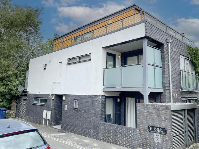 Flat for rent in St Clement's, The Slade