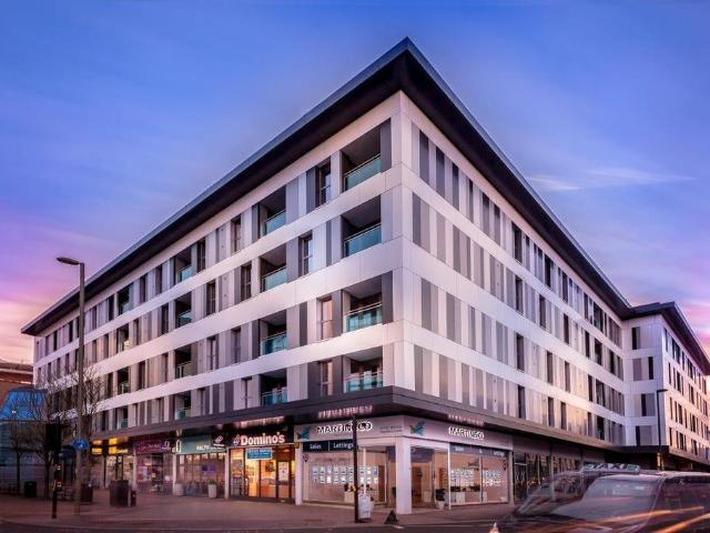 Flat for rent in Red Hill, Surrey