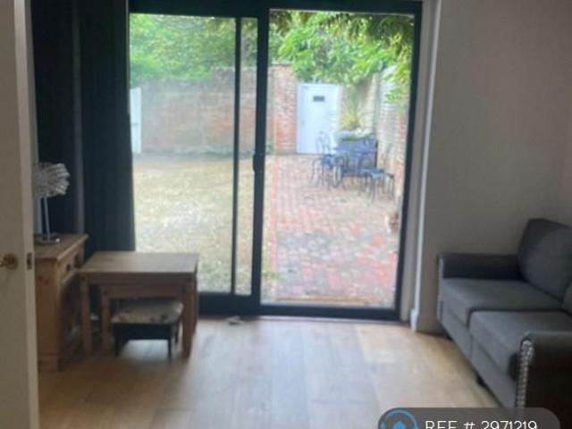 Apartment for rent in Cross In Hand, East Sussex