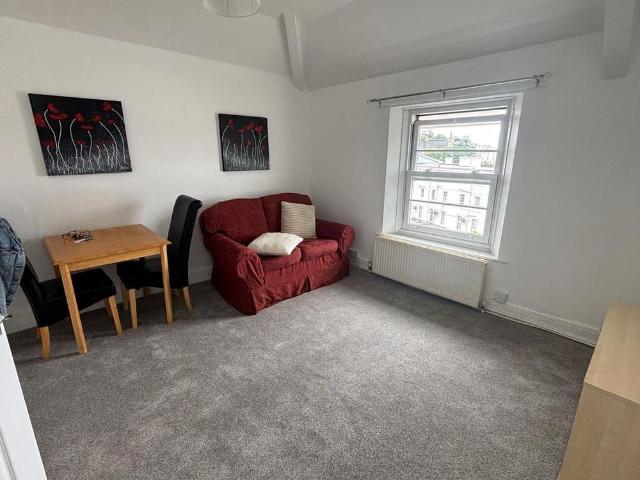 Apartment for rent in Upton, Babbacombe
