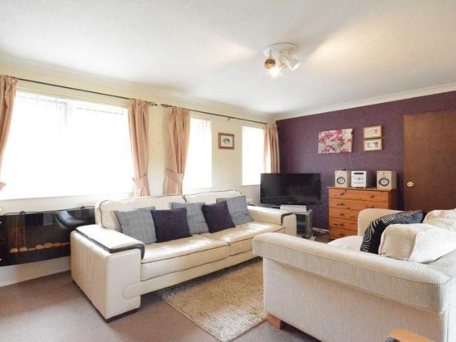 Apartment for rent in Martin's Heron, Winkfield
