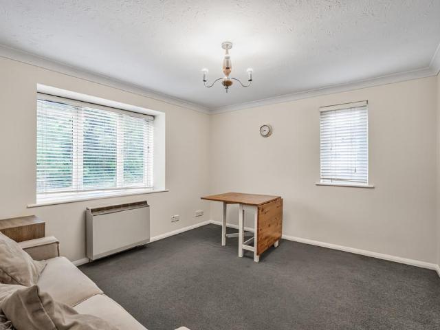 Flat for rent in Pinner, Greater London