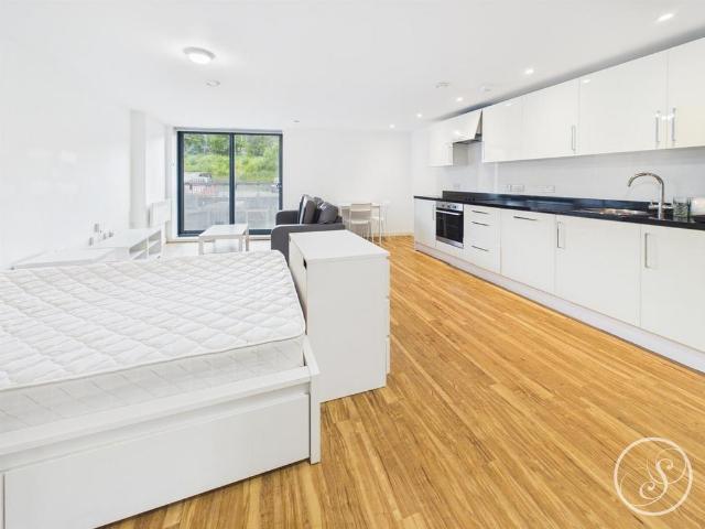 Flat for rent in Richmond Hill, West Yorkshire