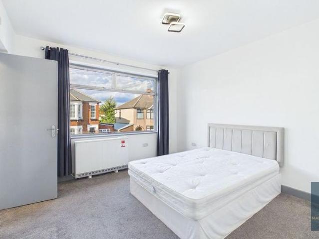 Apartment for rent in Marks Gate, Greater London