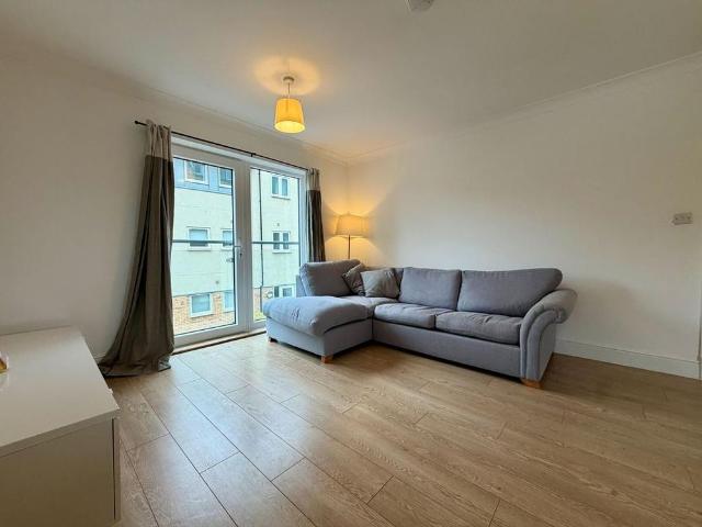 Apartment for rent in Cliff Hill, Green Close