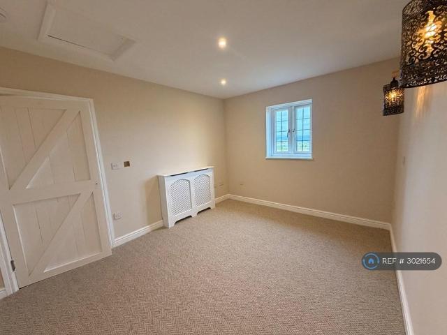 Flat for rent in Penllyn, Ystradowen