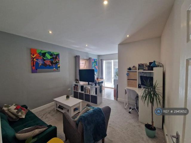 Apartment for rent in Daws Hill, Cressex