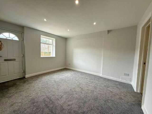 Apartment for rent in Roselands, Eastbourne