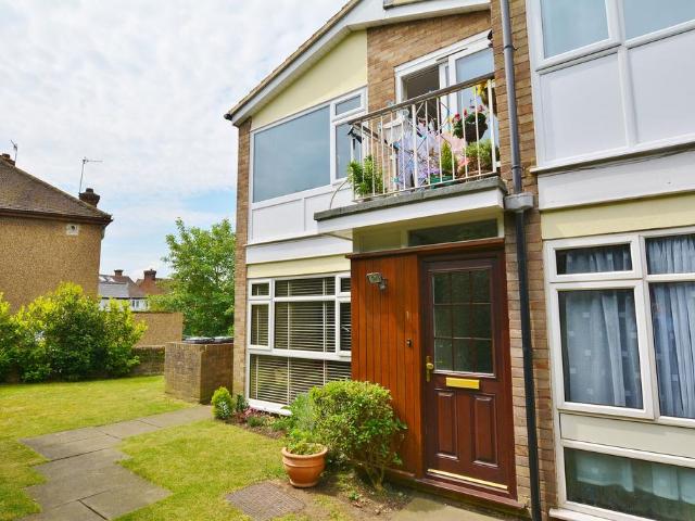 Flat for rent in Watford Heath, North Watford