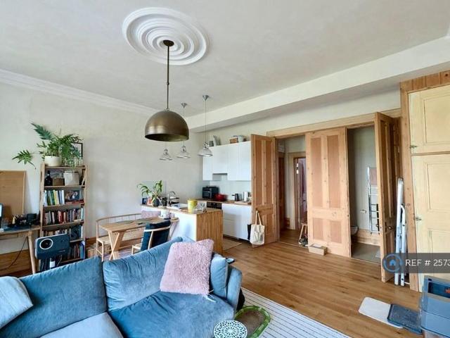 Apartment for rent in Old Town, Guestling Green