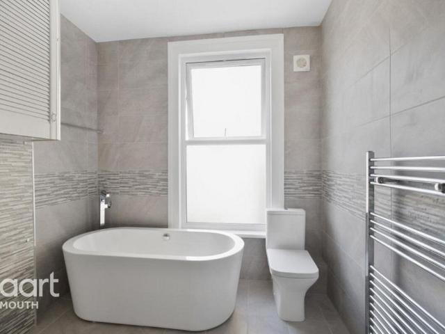 Flat for rent in West Hoe, Mount Wise