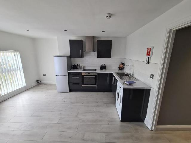Flat for rent in Calderstones
