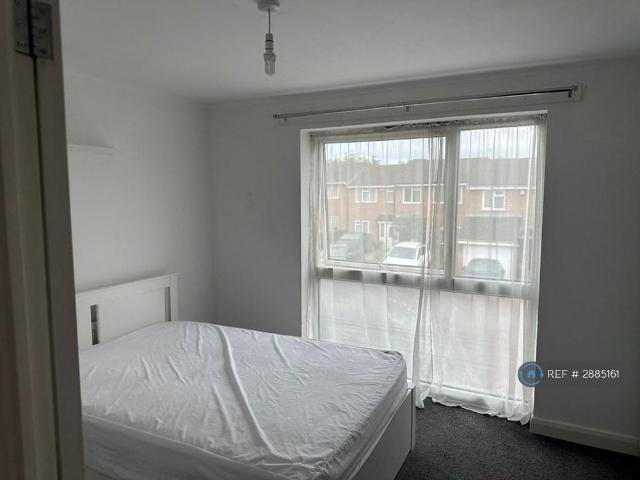 Apartment for rent in Ickenham, Greater London