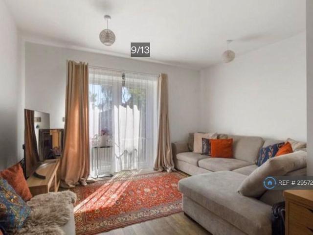 Apartment for rent in Lane, Greater London