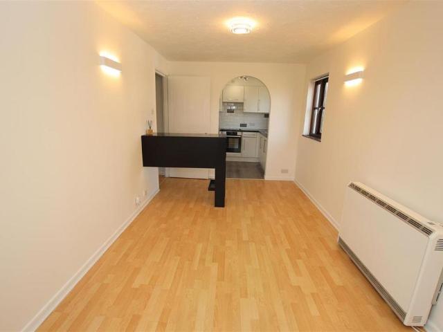 Apartment for rent in Worcester Park Estate, Monks Orchard