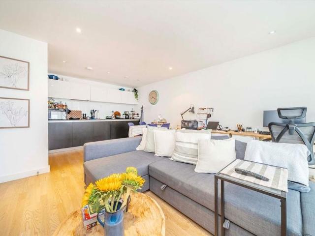 Apartment for rent in London Borough of Hounslow, Greater London