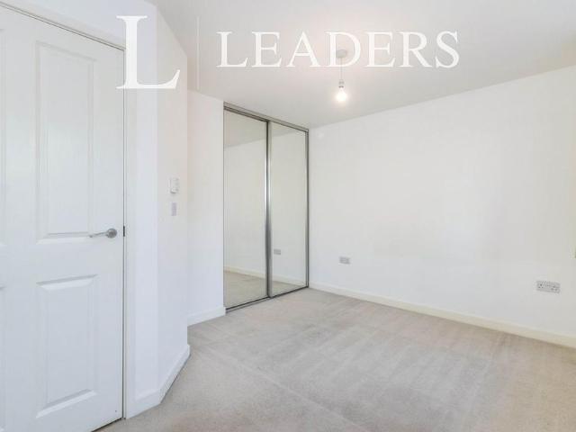 Apartment for rent in Blackhills, Surrey