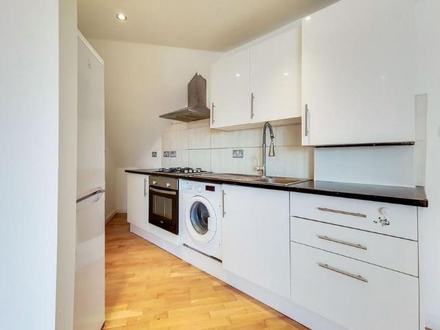 Apartment for rent in Lane, Greater London
