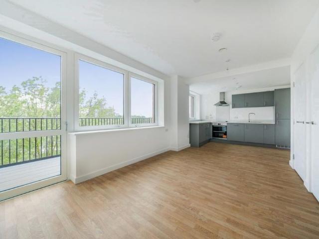 Apartment for rent in Roding Riverside, Greater London