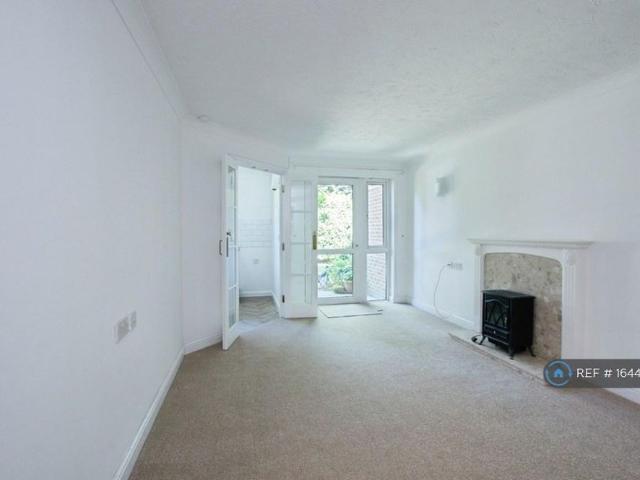 Apartment for rent in Tricketts Cross, Ferndown
