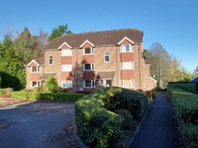 Flat for rent in Perryfields, West Sussex